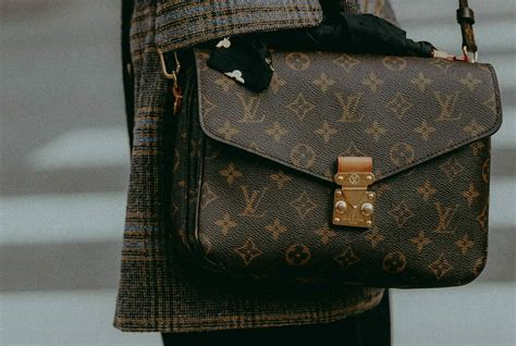 hoe herken je een neppe louis vuitton tas|Neppe Louis Vuitton herkennen (5 simpele Manieren) .